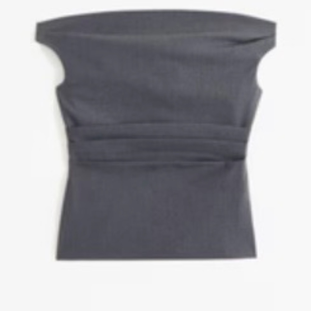 Off-The-Shoulder
Tailored Drapey Top